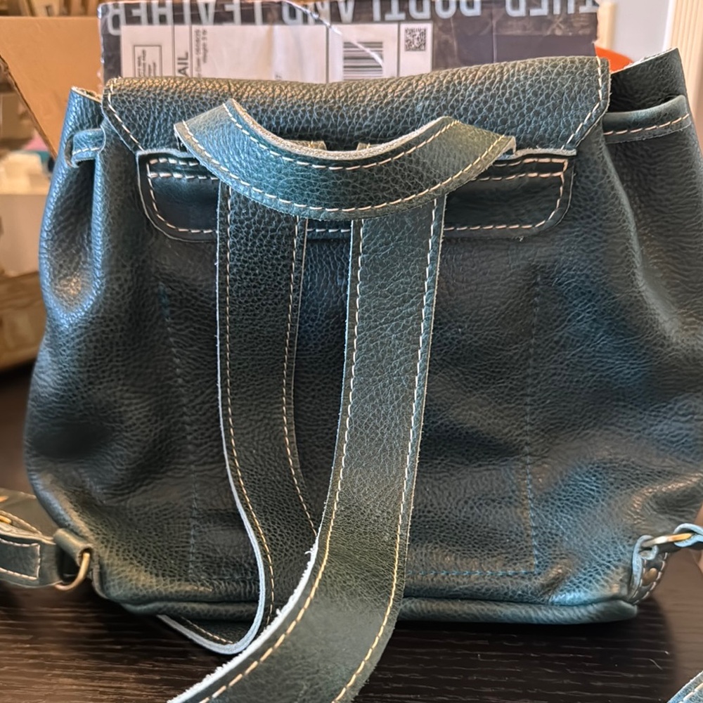 Portland Leather Lagoon Bucket Backpack - Picture 2 of 3